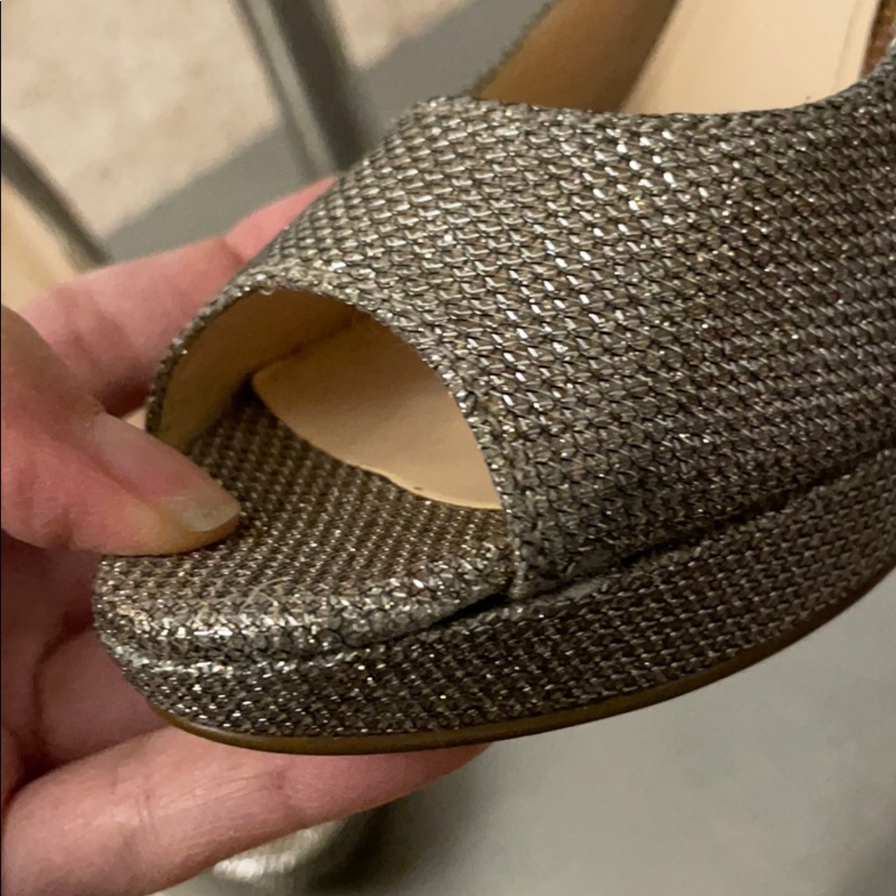 Light gold shimmery peep toe pumps - Picture 8 of 8